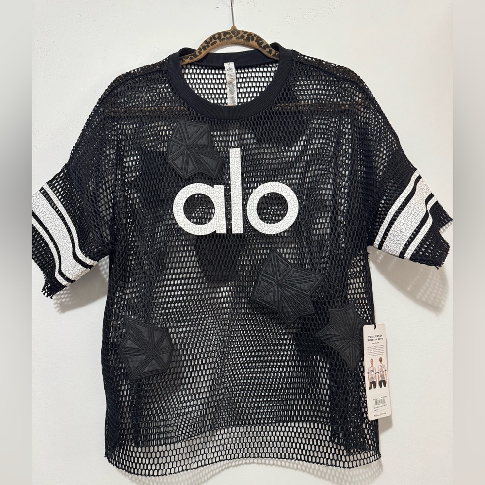 BNWT Rare 🦄 ALO Yoga Jersey Short Sleeve Top Size Medium Crackle Black &…